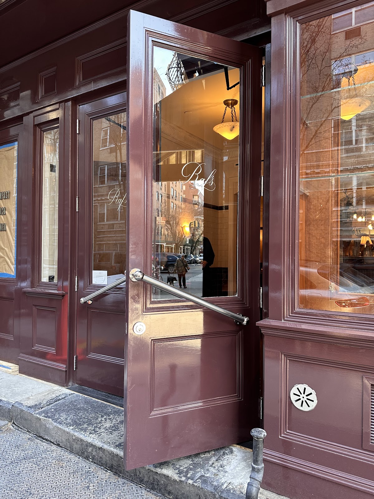 Raf's Is the NoHo Restaurant That Actually Books