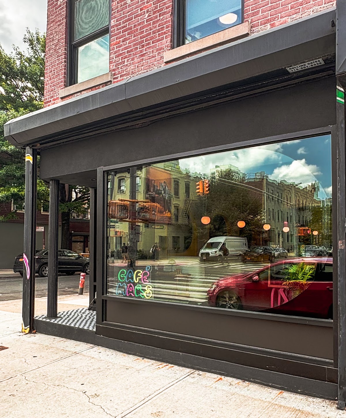 Café Mars Built Its Bar for Solo Diners Like You